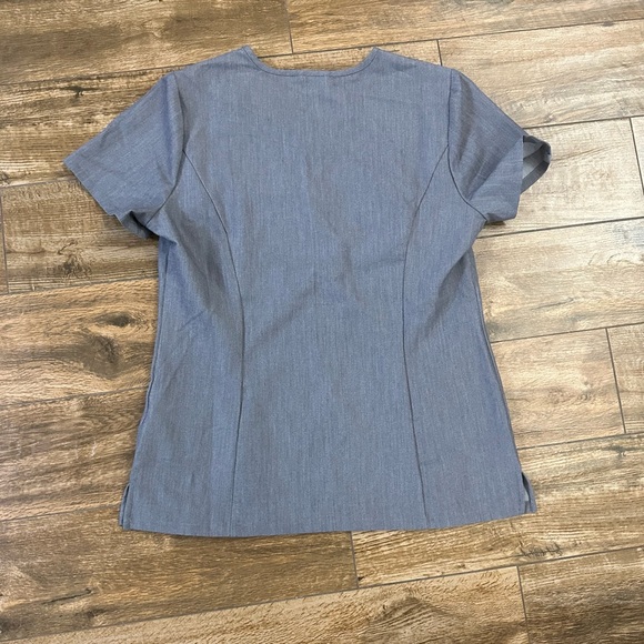 Figs Catarina™ One-Pocket Scrub Top Graphite Medium - Picture 3 of 6